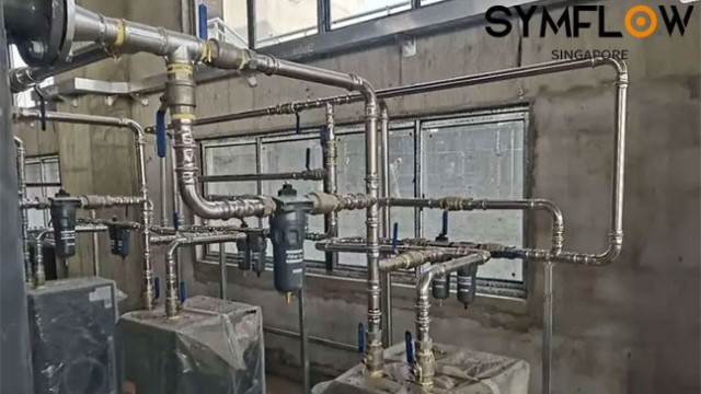 空壓機(jī)管道選擇不銹鋼雙卡壓管件的原因